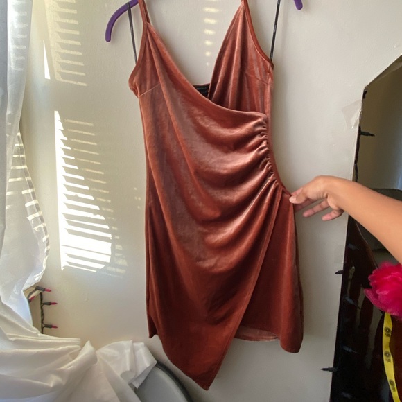 Sexy Blush Velvet V-Neck Dress - Picture 2 of 3